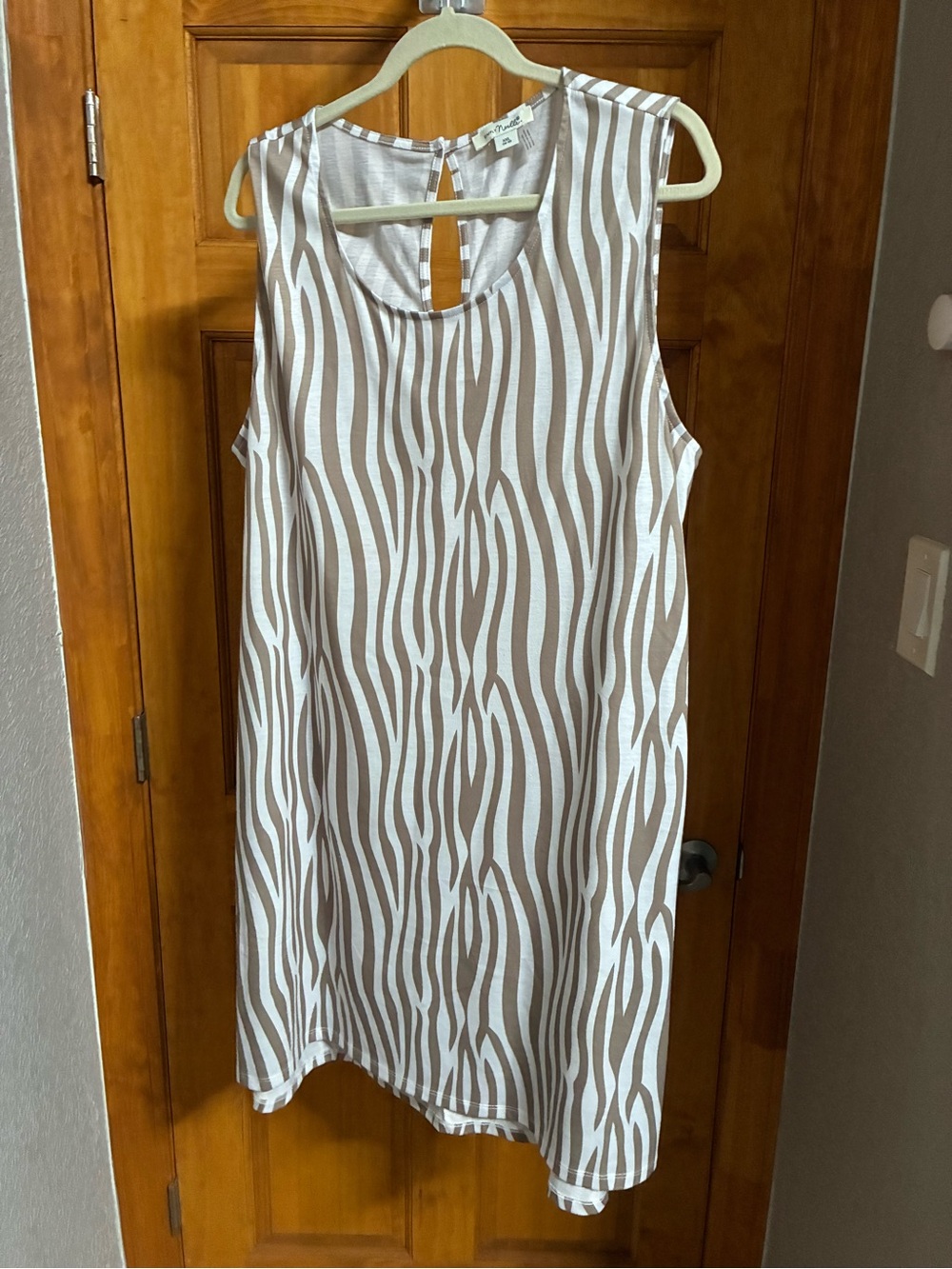 Simply Noelle White and Taupe Zebra Print Sleeveless Shift Dress